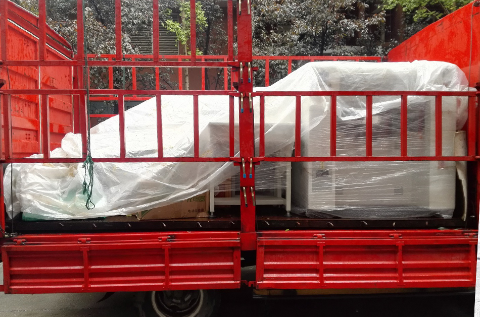 山东客户SMT设备专车送货，货到上门安装调试
