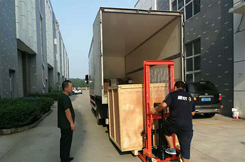 徐州客户SMT设备专车送货，货到上门安装调试