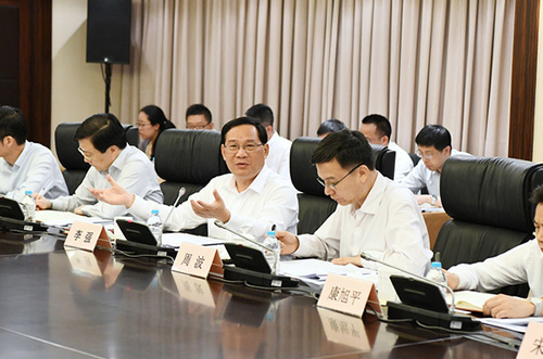 上海市委书记李强专题调研半导体产业发展