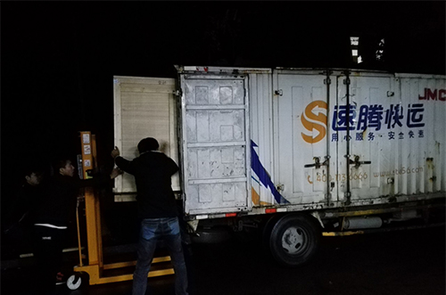 湛江客户SMT设备专车送货，货到上门安装调试