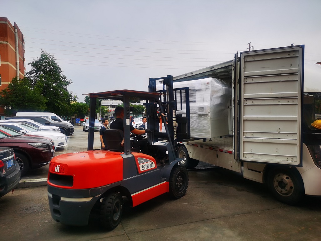 今天顺利发出一台型号为BV-250的小型波峰焊机